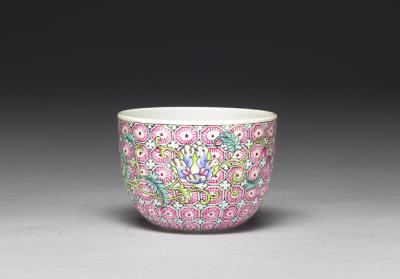 图片[2]-Zhong wine cup with flower on a polychrome ground in falangcai painted enamels, Qianlong reign (1736-1795), Qing dynasty-China Archive